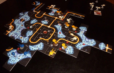 Carcassonne Star Trek (1).jpg (220.67 KiB) 6413 mal betrachtet Hier waren die kleinen Raumstationen noch die Baumeister.