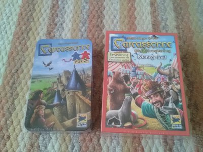 Carcassonne für 2 damit ich auch eine habe, bevor ihr alle aufläuft. Bei Manager Frei bin ich ein wenig der neuen Version verfallen.